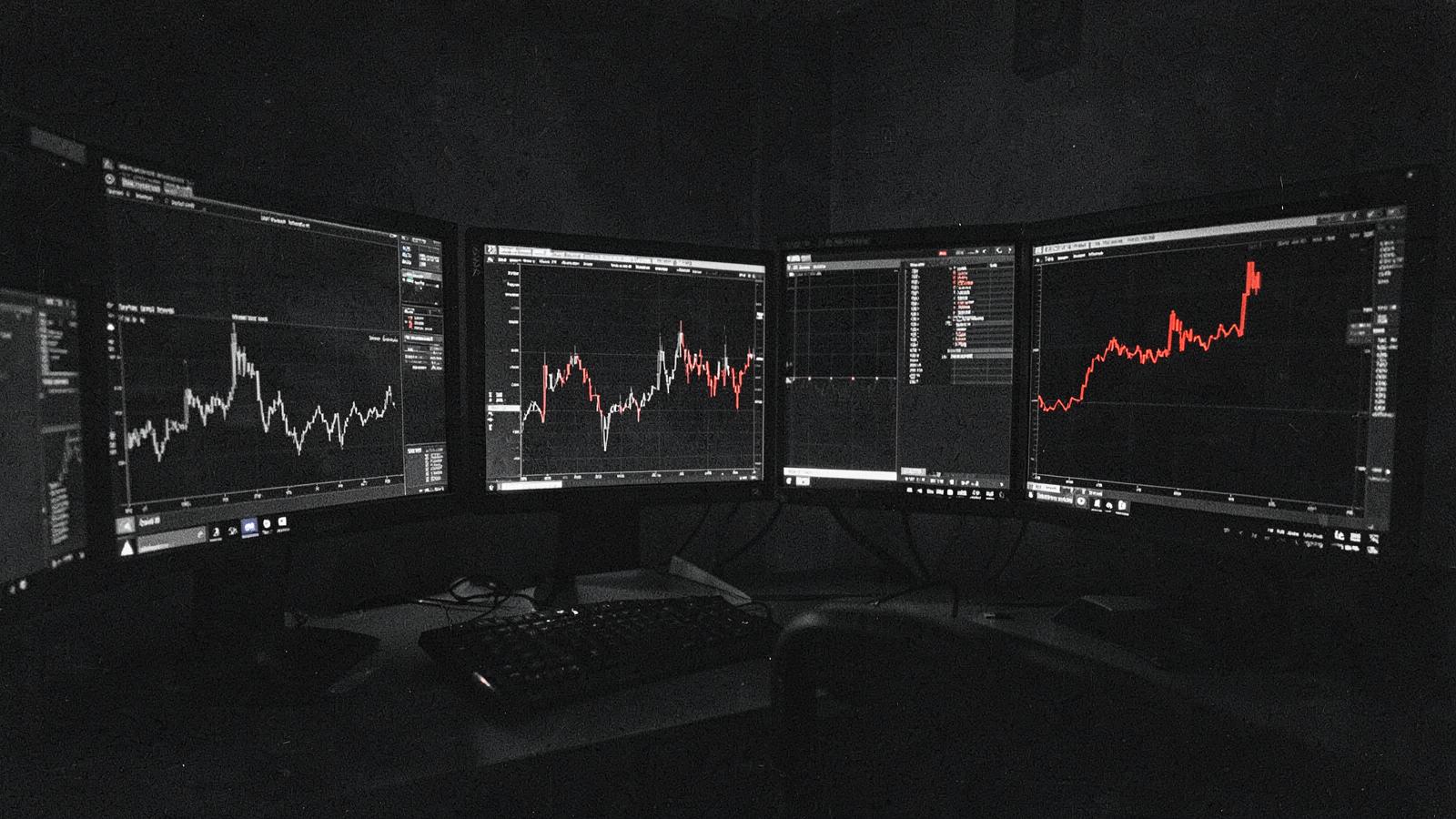 Self-correcting trading algorithms